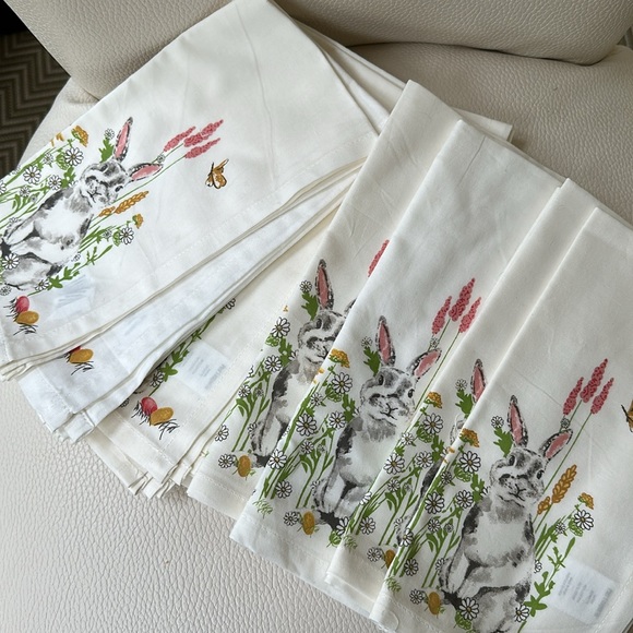 Pier 1 Imports BRAND NEW Easter / Bunny / Rabbit Napkins NWT x4 - Picture 2 of 5
